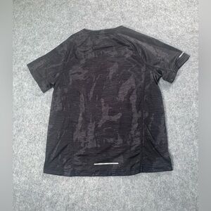 Black Athletic Short Sleeve Top with Subtle Camouflage Print